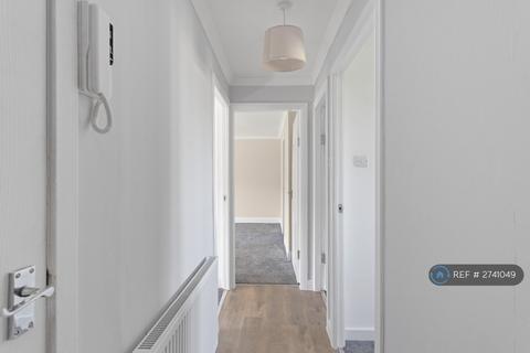 2 bedroom flat to rent, Christian Crescent, Edinburgh, EH15