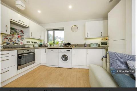 2 bedroom flat to rent, Ash Close, Isleworth, TW7
