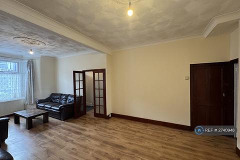 3 bedroom terraced house to rent, Herbert Road, Ilford, IG3