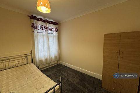 3 bedroom terraced house to rent, Herbert Road, Ilford, IG3