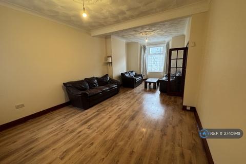 3 bedroom terraced house to rent, Herbert Road, Ilford, IG3
