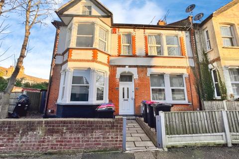 1 bedroom ground floor flat to rent, Inverness Avenue, Westcliff-On-Sea