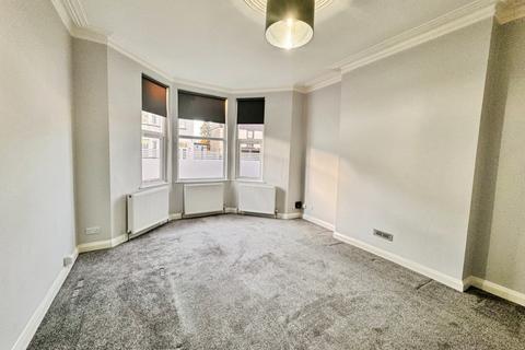 1 bedroom ground floor flat to rent, Inverness Avenue, Westcliff-On-Sea