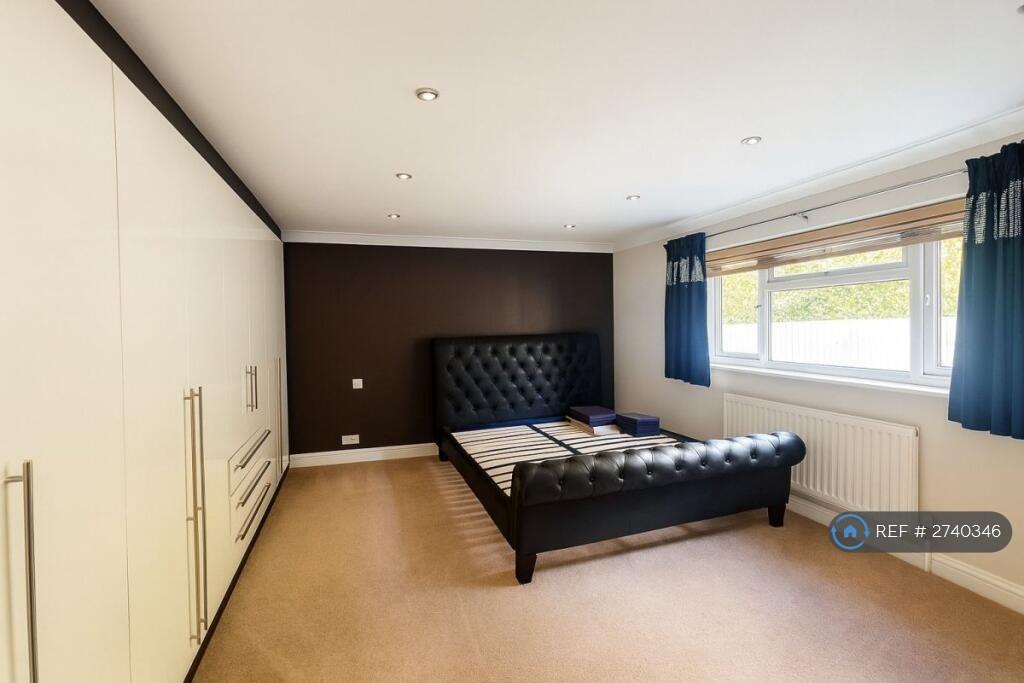 Bedroom 2 (Ensuite)