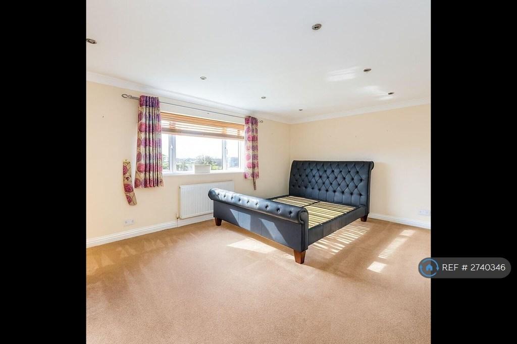 Bedroom 1 (Ensuite)