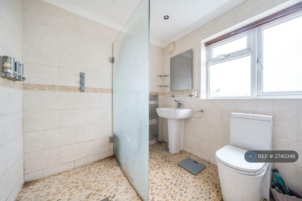 Bedroom 1 (Ensuite)