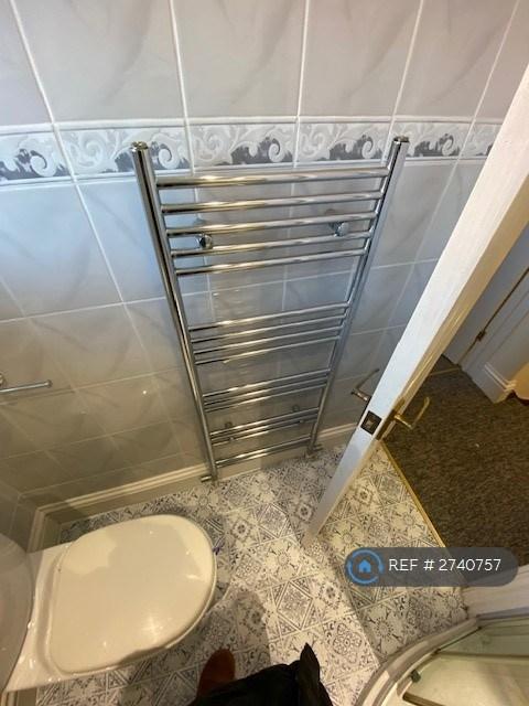 Towel/Radiator In En-Suite