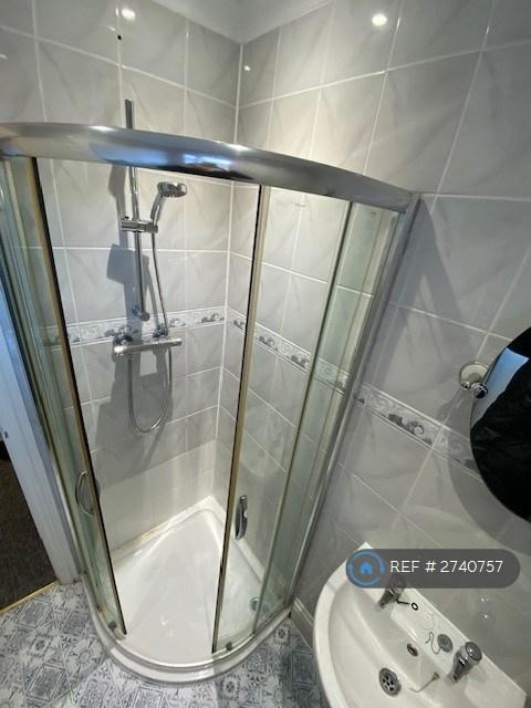 Shower In En-Suite