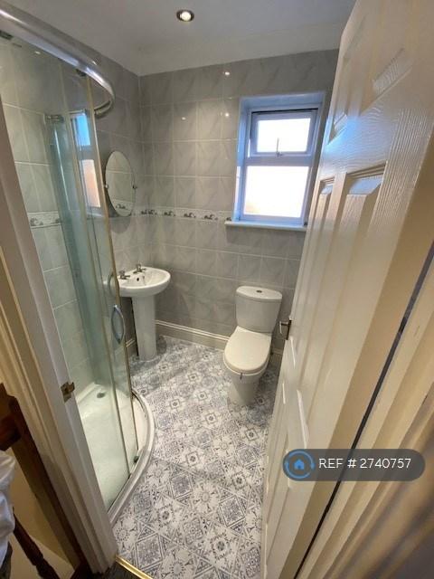 En-Suite Bathroom