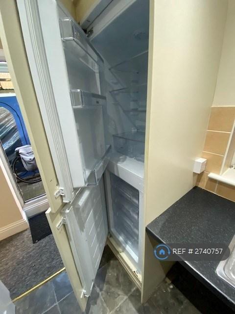 Intergrated Fridge Freezer