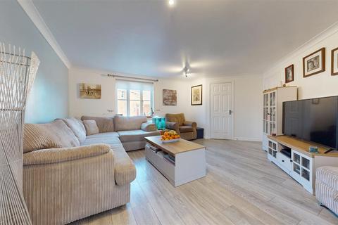 4 bedroom end of terrace house for sale, Flaxley Gate, Milton Keynes MK10