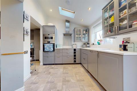 4 bedroom end of terrace house for sale, Flaxley Gate, Milton Keynes MK10