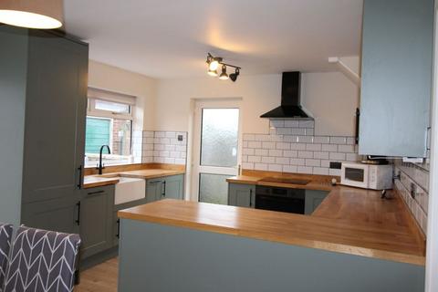 3 bedroom semi-detached house to rent, Fairfield Close, Burgess Hill, RH15