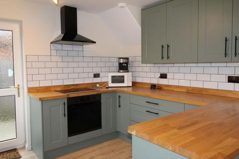 3 bedroom semi-detached house to rent, Fairfield Close, Burgess Hill, RH15