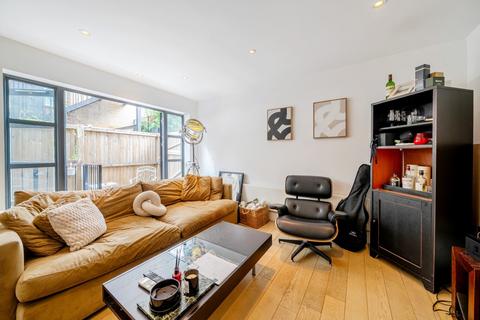 2 bedroom flat to rent, Hatton Place, Farringdon, London, EC1N