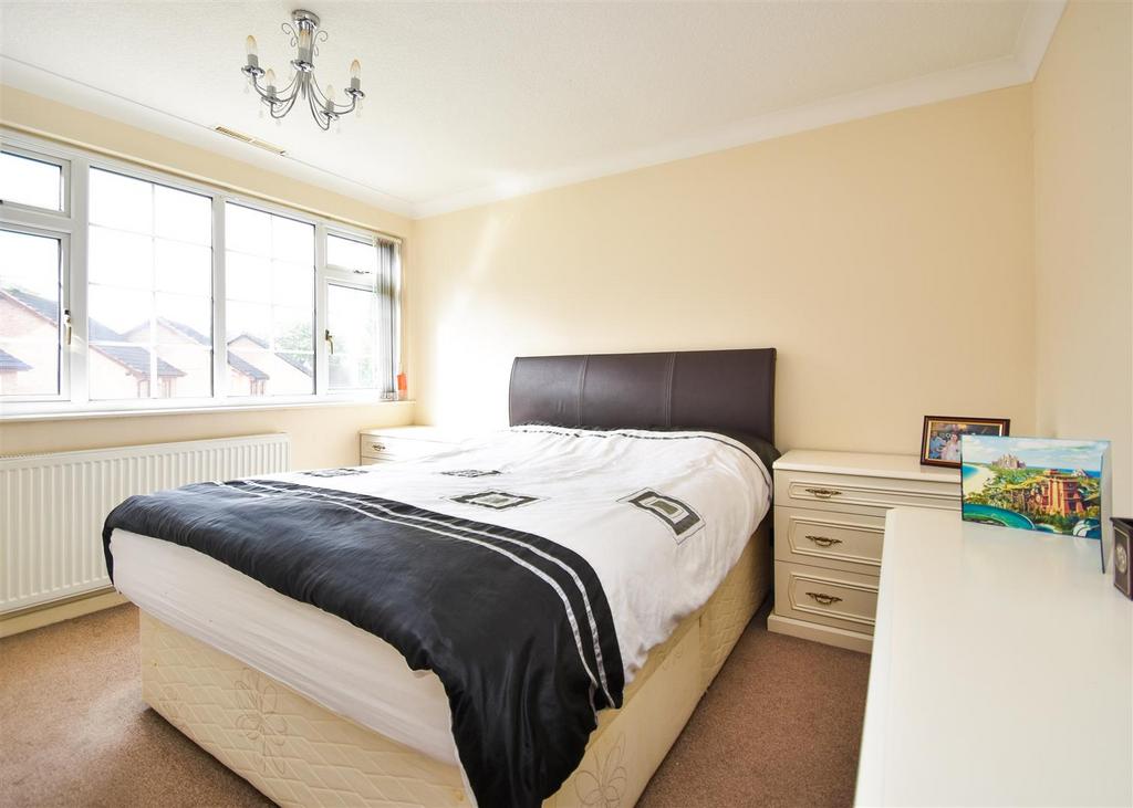 39 Alpine Way - Bedroom 1.jpg