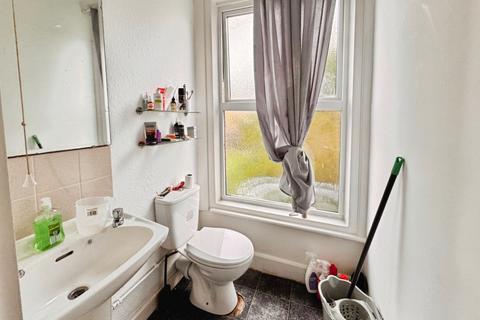 Studio to rent, Carlingford Drive, Westcliff-On-Sea