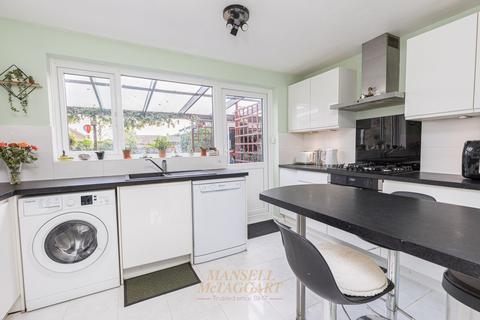 undefined, Landen Park, Horley RH6