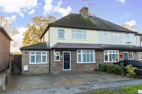 4 bedroom semi-detached house for sale, Hevers Avenue, Horley RH6