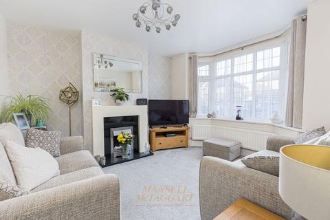 4 bedroom semi-detached house for sale, Hevers Avenue, Horley RH6