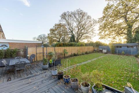 4 bedroom semi-detached house for sale, Hevers Avenue, Horley RH6
