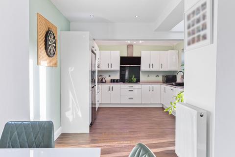 4 bedroom semi-detached house for sale, Hevers Avenue, Horley RH6