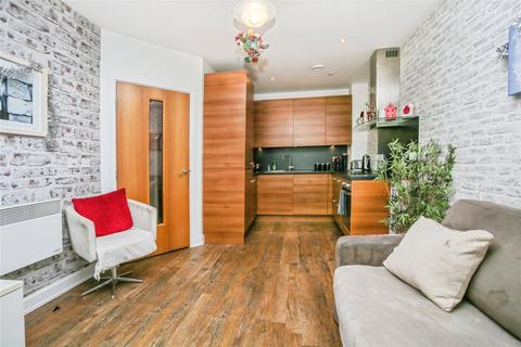 1 bedroom penthouse to rent, St James Walk Apartments, Cheltenham, Glos, GL50