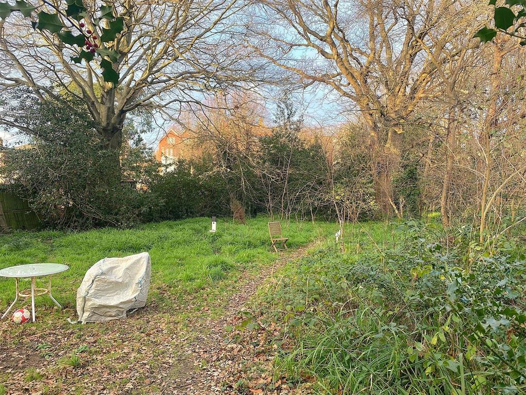 69 De la Warr Rd - Common Garden.jpg