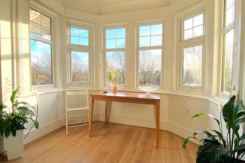 2 bedroom flat for sale, De La Warr Road, Bexhill-On-Sea