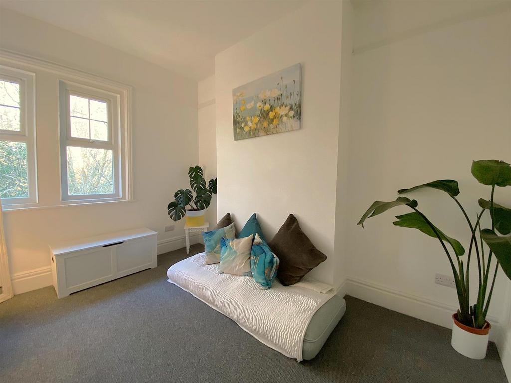 69 De la Warr Rd - Bed4.jpg