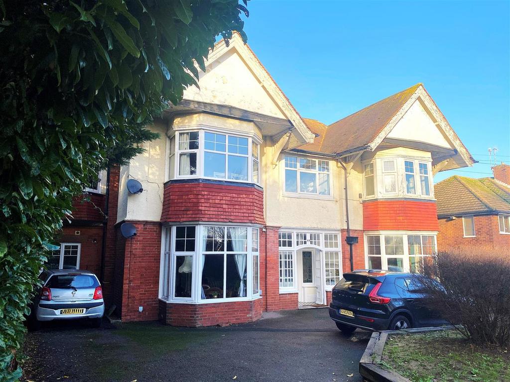 69 De la Warr Rd - Front.jpg