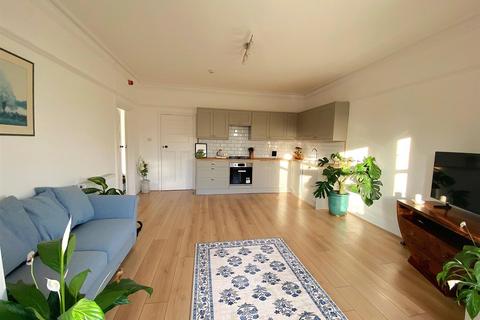 2 bedroom flat for sale, De La Warr Road, Bexhill-On-Sea