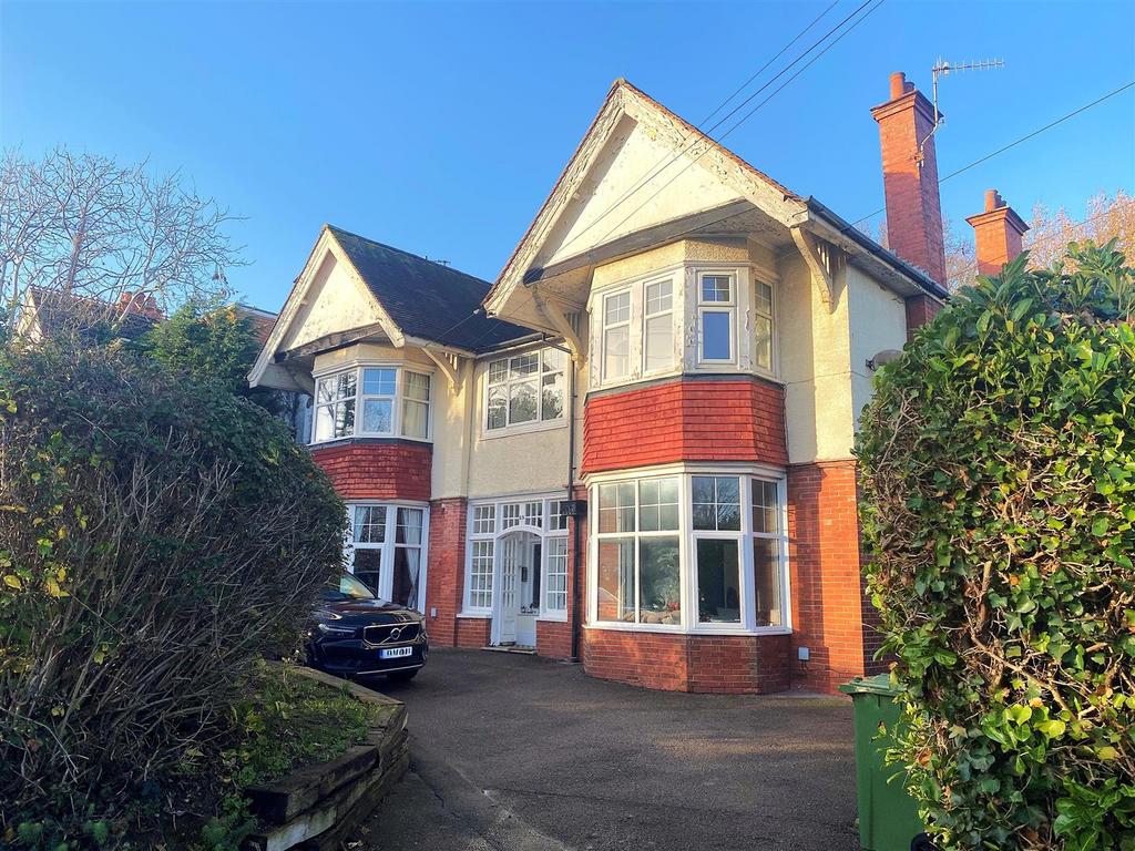 69 De la Warr Rd- Front2.jpg
