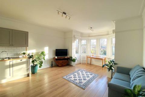 2 bedroom flat for sale, De La Warr Road, Bexhill-On-Sea