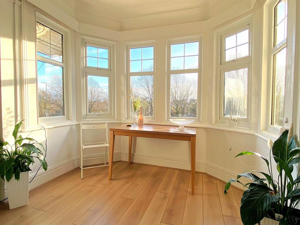 69 De la Warr Rd - Bay window.jpg