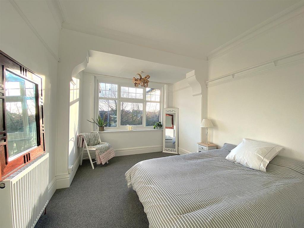 69 De la Warr Rd - Bed1.jpg