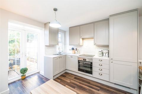 4 bedroom terraced house to rent, Kenchester Close, London SW8