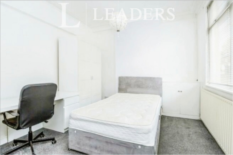 4 bedroom terraced house to rent, Mellard Street, ST5