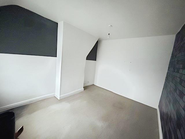 5e2d2eae-Bedroom 202.jpg