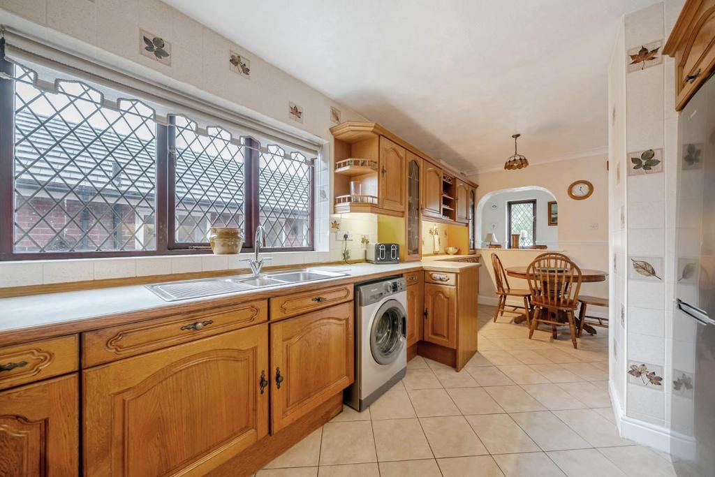 Kitchen 1.jpg