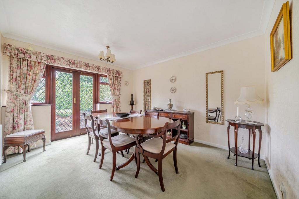 Dining room.jpg