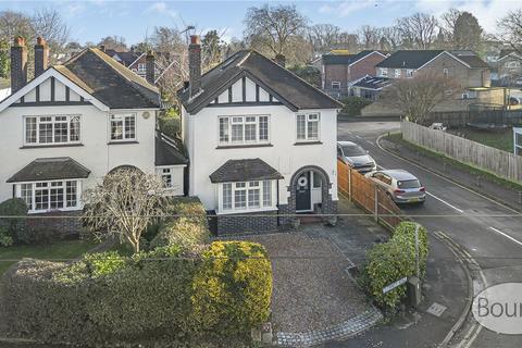 Chobham Road, Knaphill, Woking, Surrey, GU21