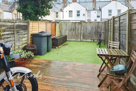 2 bedroom terraced house to rent, St. Peters Grove Canterbury CT1