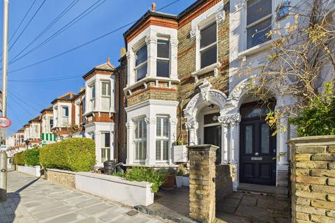 2 bedroom apartment to rent, Grandison Road