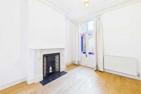 2 bedroom apartment to rent, Grandison Road