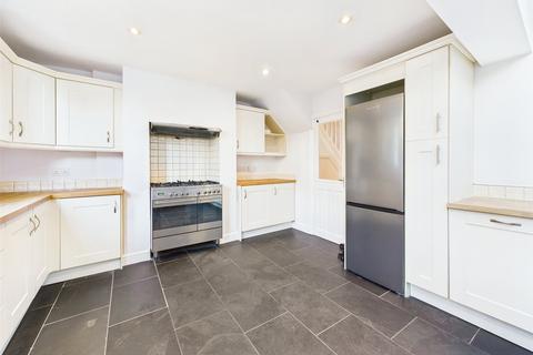 2 bedroom apartment to rent, Grandison Road