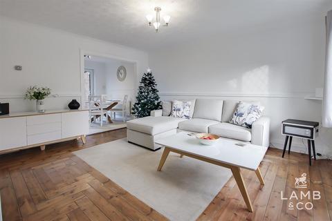 2 bedroom semi-detached house for sale, Hoxton Close, Clacton-On-Sea CO16
