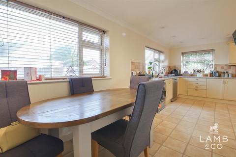 2 bedroom semi-detached bungalow for sale, Pauls Way, Clacton-On-Sea CO15