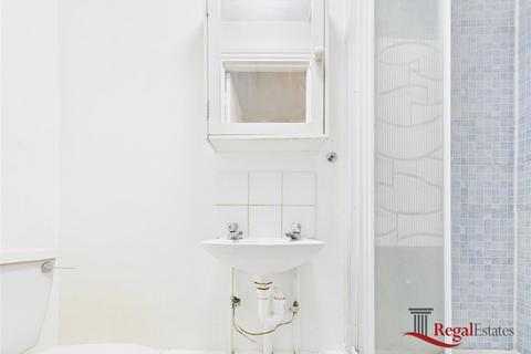 Studio to rent, Park Avenue, London, NW2 5AP