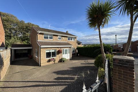 4 bedroom detached house for sale, Oaks Farm Drive, Darton